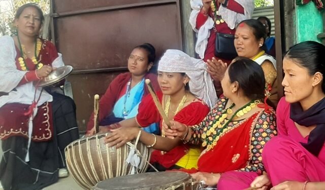 परम्परा धान्न पञ्चैबाजा बजाउँछन् पाल्पाका महिला