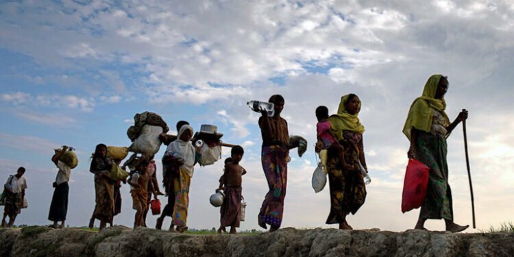 सहायता सङ्कटले बङ्गलादेशमा शरणार्थी शिविरका विद्यालयहरू जोखिममा