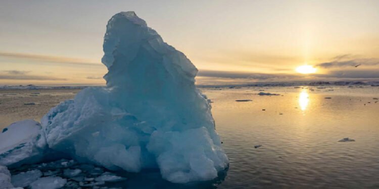 ग्रिनल्यान्डको हिउँ मे महिनामा औसतभन्दा धेरै छिटो पग्ल्यो : वैज्ञानिकहरू