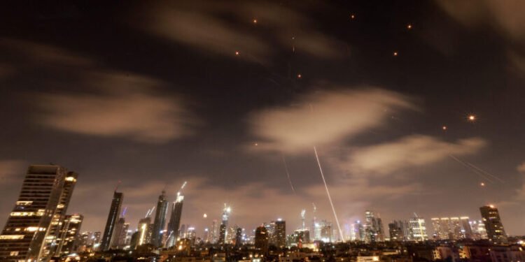 इरानद्वारा इजरायलमा हाइपरसोनिक मिसाइल प्रहार