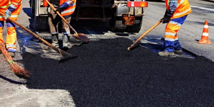 बाँकेको गुजरटोलमा वर्षौंपछि सडक कालोपत्र सम्पन्न