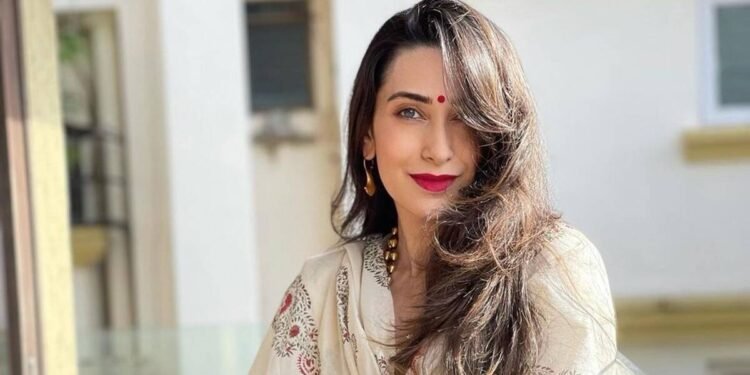 प्रेममा धोका पाएकी करिश्मा कपूर (फोटोफिचर)