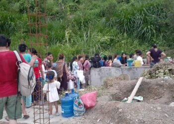 दमौलीमा पानीको हाहाकार : एक गाग्रीका लागि घन्टौँ लाइनमा बस्नुपर्ने