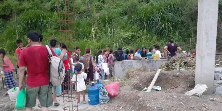 दमौलीमा पानीको हाहाकार : एक गाग्रीका लागि घन्टौँ लाइनमा बस्नुपर्ने