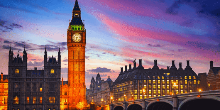 बेलायतमा यस वर्षको सबैभन्दा बढी गर्मी