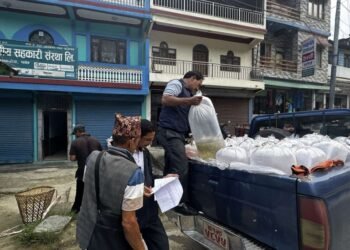 पर्वतका कृषकलाई दुई लाख माछाका भुरा वितरण