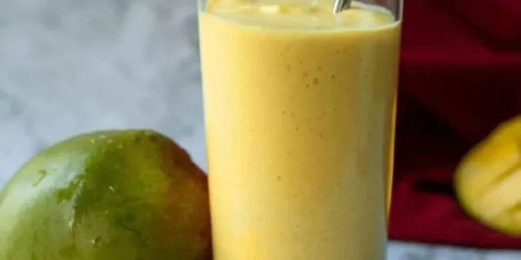 गर्मीमा शीतलता र शक्ति खोज्दै हुनुहुन्छ ? पिउनुहोस् म्याङ्गो शेक