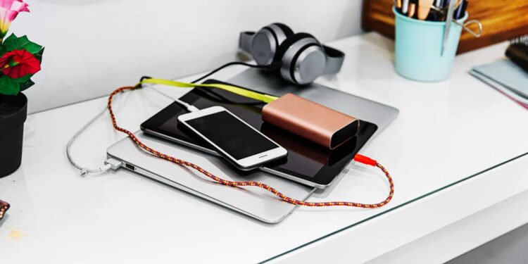 मोबाइल फोन चार्जरमै ३० करोड २९ लाख रुपैयाँ बाहिरियो