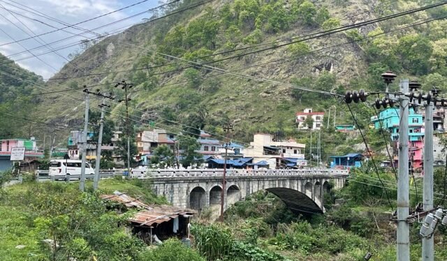 मध्यपहाडी लोकमार्गको मोदीखोलामा पुल निर्माण सुरु