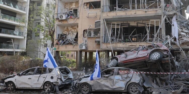 इजरायल–इरान द्वन्द्व दोश्रो दिनमा प्रवेश, दुवै पक्षको आक्रमणमा ठूलो मानवीय क्षति