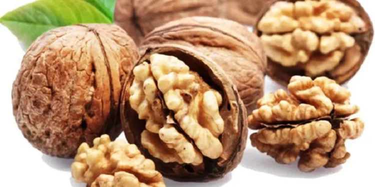 ब्लड सुगर र मधुमेहबाट बच्न भिजाएको ओखर खानुहोस्