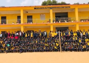 बैकुण्ठेका सामुदायिक विद्यालयका ४३८ विद्यार्थीलाई पोसाक वितरण