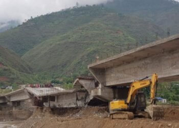 रामेछापमा निर्माणाधीन २२ करोडको पुल भत्कियो, गुणस्तरमा लापरवाहीको आशंका