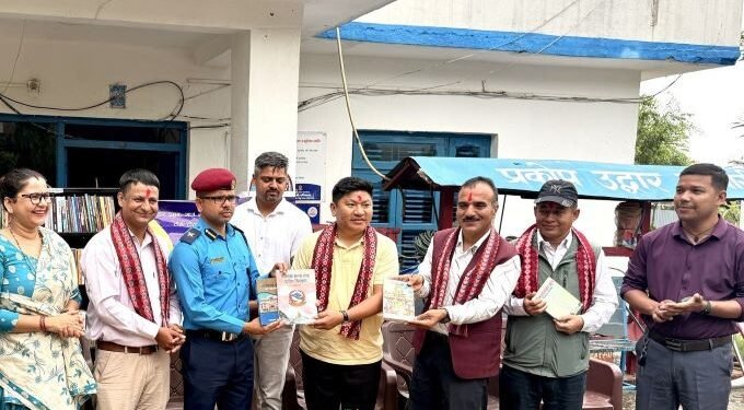 इलाका प्रहरी कार्यालयलाई पुस्तक सहयोग