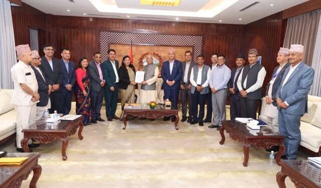 प्रधानमन्त्रीलाई सहकारी महासङ्घको ध्यानाकर्षण