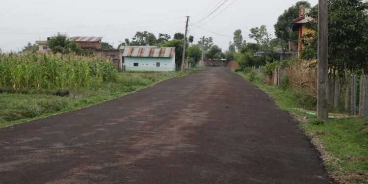 गाउँगाउँमा सडक कालोपत्र भएपछि स्थानीय खुसी