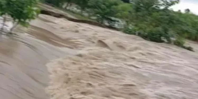 सुनकोशी नदीको तटीय बासिन्दालाई सतर्कता अपनाउन जिल्ला प्रशासनको आग्रह