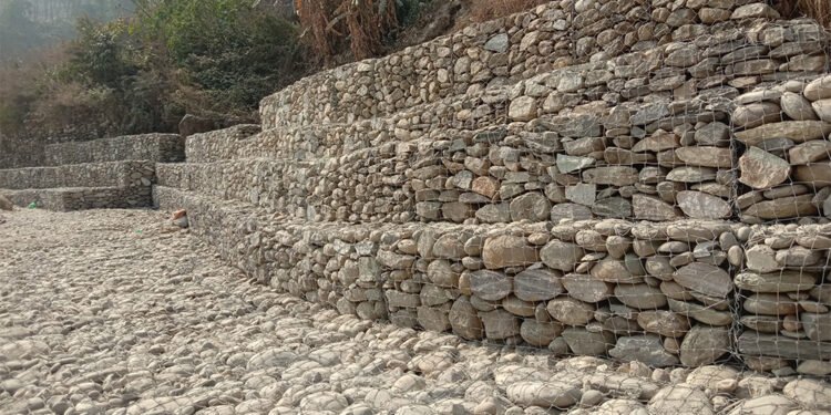 बस्ती जोगाउन जैविक तटबन्ध निर्माण