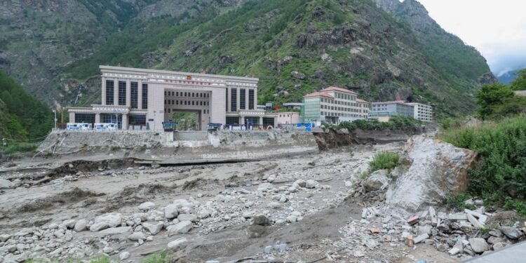 रसुवागढी सीमानाकामा बेलीब्रिज निर्माण सुरु : आगामी भदौ ३० गतेभित्र सम्पन्न गरिने लक्ष्य