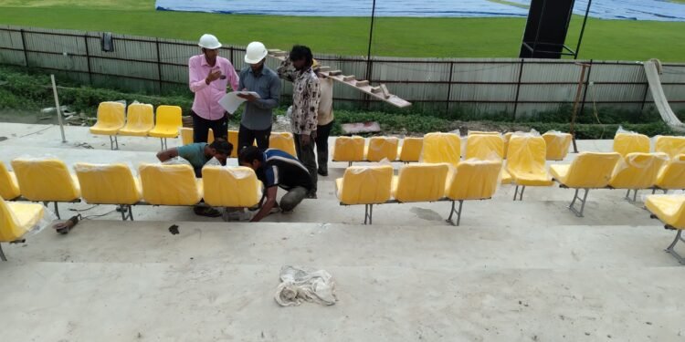 त्रिवि क्रिकेट मैदानमा कुर्सी जडान सुरु