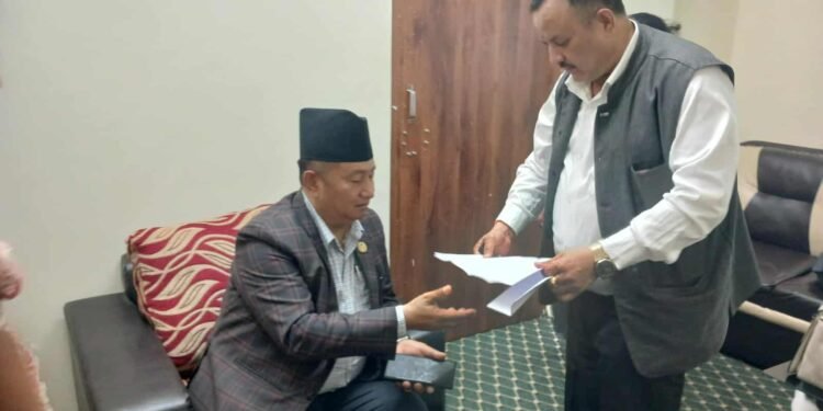 खानेपानी मन्त्री खड्का विपक्षमा खुले, अब दुई मत निर्णायक