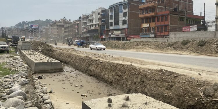 अरनिको राजमार्ग बिस्तार : धुलिखेल–साँगा सडकखण्डमा काम रोकियो