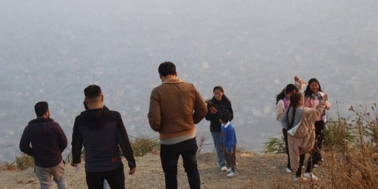 धरानको चिन्डेडाँडामा पर्यटकको चहलपहल