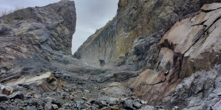 कर्णाली राजमार्गमा ठूला सवारीसाधन सञ्चालनमा रोक