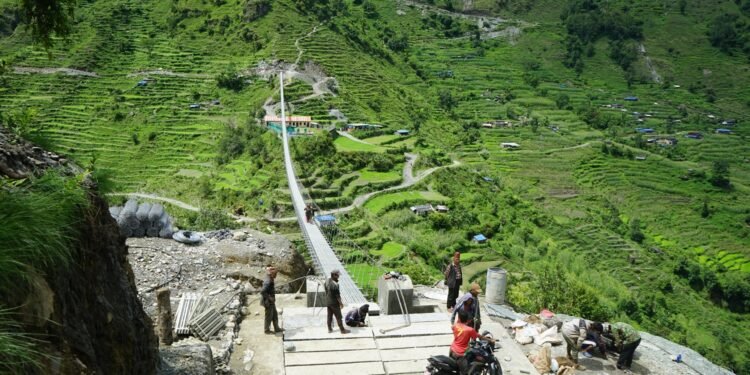 दुई करोड ३१ लाखमा बन्यो झोलुङ्गे पुल