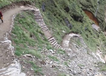 धौलागिरि आधार शिविर जाने पदमार्ग निर्माण