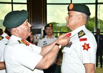 प्रधानसेनापतिद्वारा खत्रीलाई उपरथीको दज्र्यानी चिन्ह प्रदान