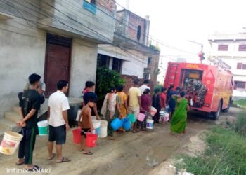 नेपाली सेनाद्वारा वीरगञ्जमा पानी वितरण