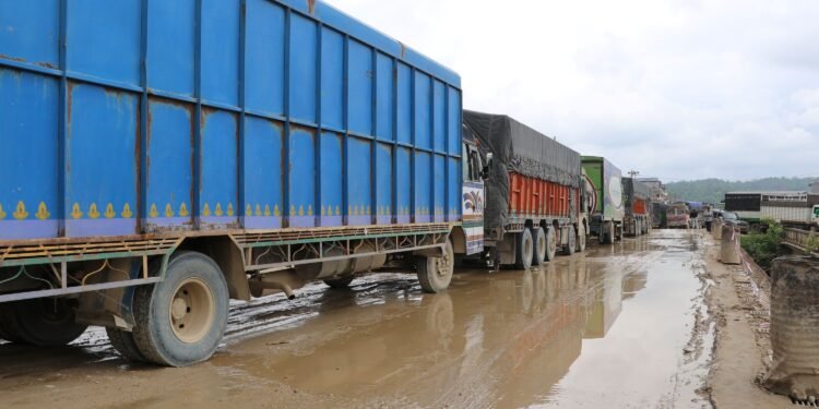 बुटवल–नारायणगढ दाउन्ने सडकः एक वर्षमै ६३ पटक बन्द