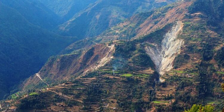 बागलुङमा पाँच हजार ८७२ घर बाढी पहिरोको जोखिममा