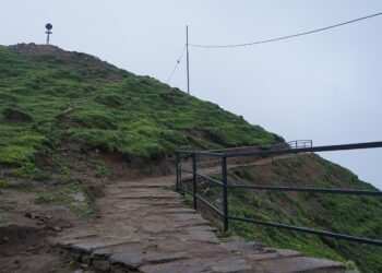 चार किलोमिटर पदमार्ग निर्माण