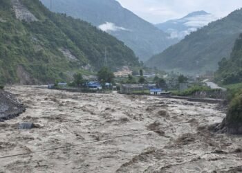 भोटेकोसीमा भीषण बाढी, सतर्क रहन आग्रह