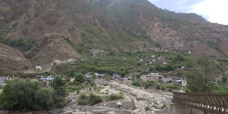 पानी पर्‍यो भने रातभर निन्द्रा लाग्दैन, बच्चाहरूले घर छोडेर जाउँ भन्छन्, जाने ठाउँ छैन