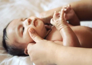 नवजात शिशुलाई मालिस गर्न कुन तेल सबैभन्दा सुरक्षित र लाभदायक छ ?