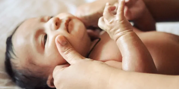 नवजात शिशुलाई मालिस गर्न कुन तेल सबैभन्दा सुरक्षित र लाभदायक छ ?