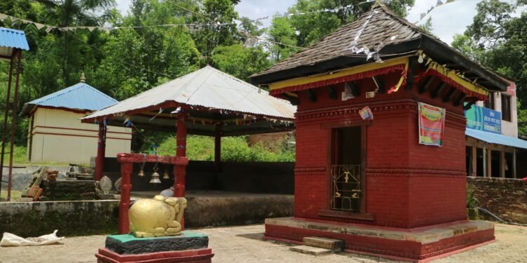 पुनर्निर्माण गरिँदै ऐतिहासिक बरेटार शिवमन्दिर