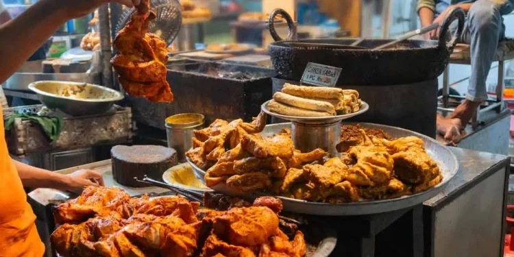 वर्षामा स्वास्थ्य जोगाउन यी खानेकुरा टाढा राख्नुहोस्