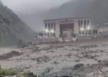 ल्हेन्दे खोलाको बाढी : सवारीसाधन बगायो, हाइड्रोपावरमा क्षति