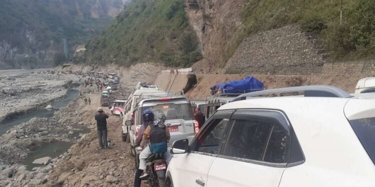 बिपी राजमार्गको चार खण्डका सडकको ठेक्का लाग्यो