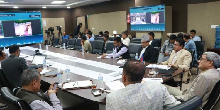 गृहमन्त्री लेखकद्वारा विपद् सङ्कटग्रस्त क्षेत्रका जनप्रतिनिधि र प्रमुख जिल्ला अधिकारीसँग छलफल