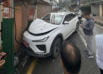 ललितपुरमा इभी कार दुर्घटना