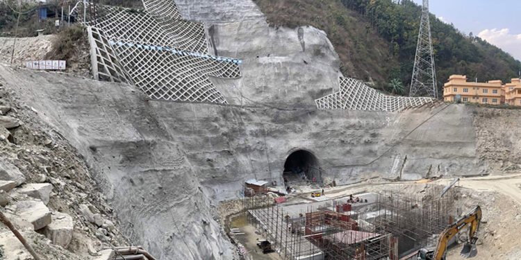 बाढीले विद्युत् आयोजनाको पावर हाउस बगायो