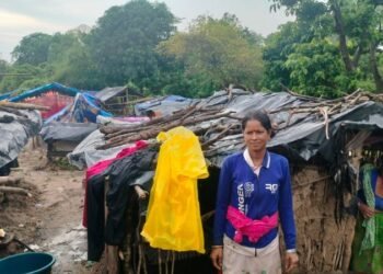 बाढीको जोखिमले राजमार्ग छेउ बस्न बाध्य वनहराका भूमिहीन परिवार