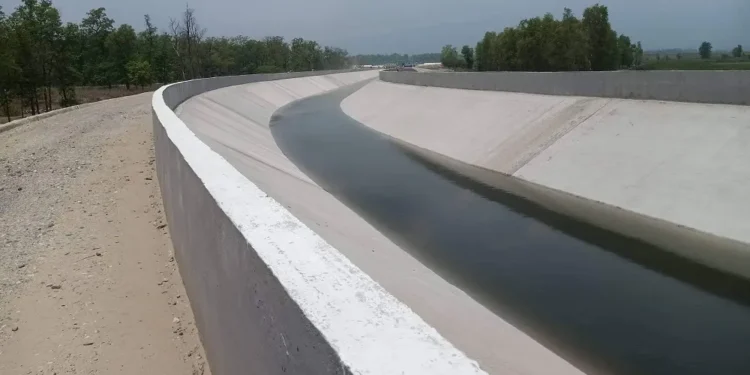 नहर छ, पानी छैन