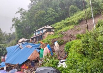 पर्वतको लाङ्दी पहिरो : पुरिएका दम्पतीमध्ये श्रीमान् मृत फेला, श्रीमतीको खोजी जारी