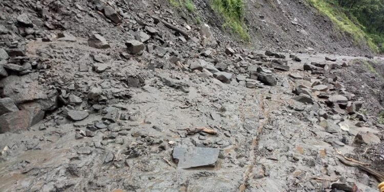 मनसुनी विपद्: आठ राजमार्ग पूर्ण अवरुद्ध, पाँचमा आंशिक सञ्चालनमा